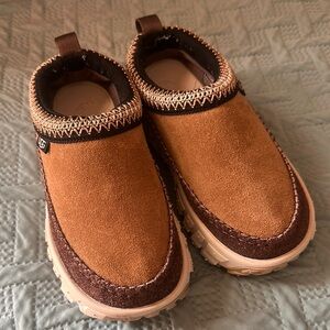 UGG women’s Venture Daze chunky platform mule